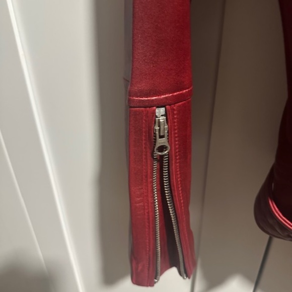 STUNNIING BRAND NEW/NEVER WORN GENUINE RED LEATHER BIKER JACKET SIZE M - Picture 9 of 13